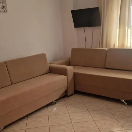 Nardi Nyaraló *